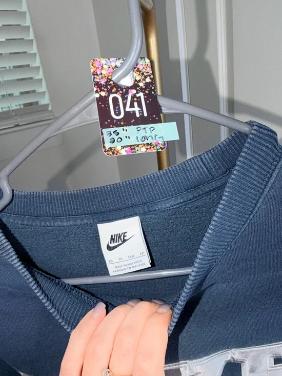 41. Nike Sportswear Phoenix Fleece City Edition Oversized Crewneck Armory Navy - Picture 3 of 4